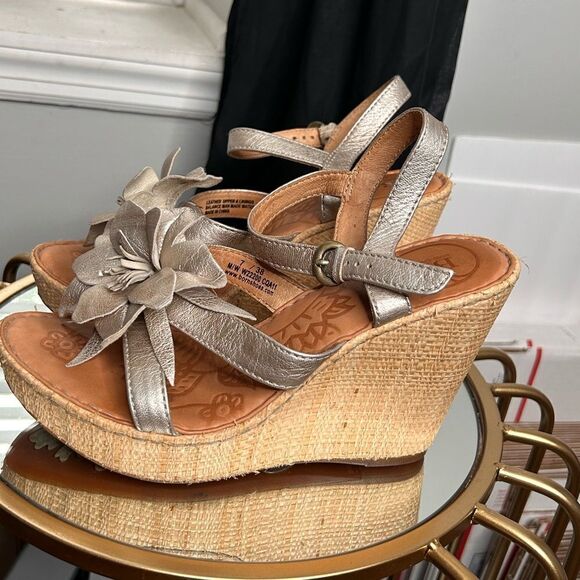 BORN Flower Wedges - Picture 2 of 5